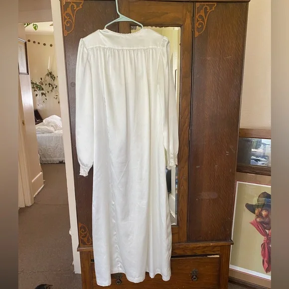 Christian Dior Nightgown - Picture 8 of 8